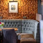 The Crown 4* פולי ברידג'