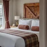 The Crown 4*