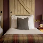 The Crown 4*