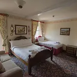 The Crown 4*
