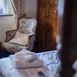 The Crown 4*