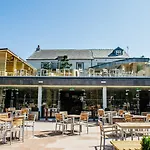 מלון The Crown 4*