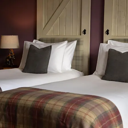 The Crown 4*