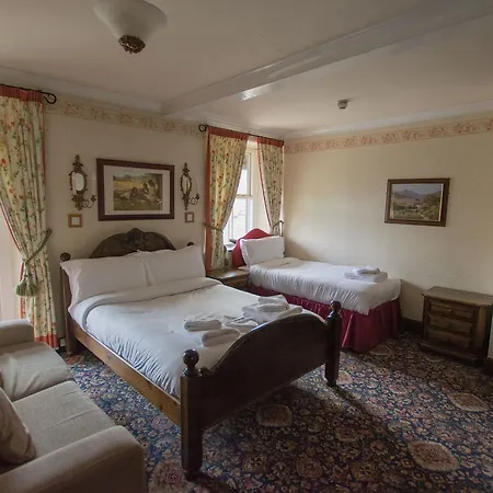 The Crown 4*