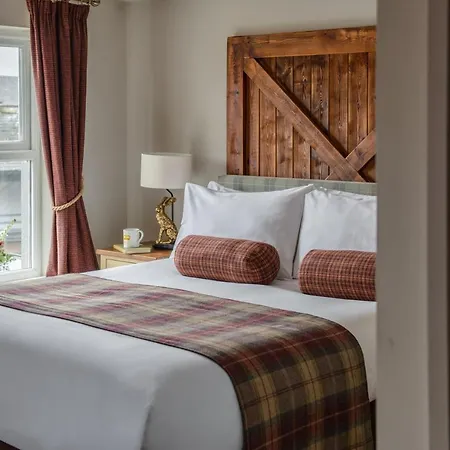 The Crown 4*