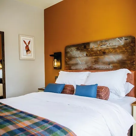 The Crown 4*